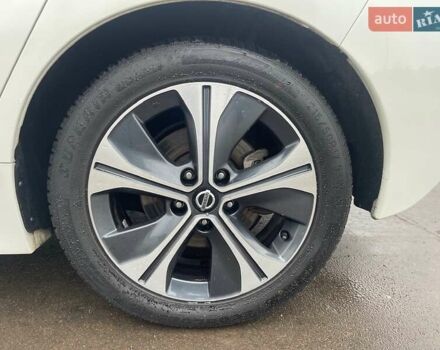 Белый Ниссан Лиф, объемом двигателя 0 л и пробегом 108 тыс. км за 12700 $, фото 31 на Automoto.ua