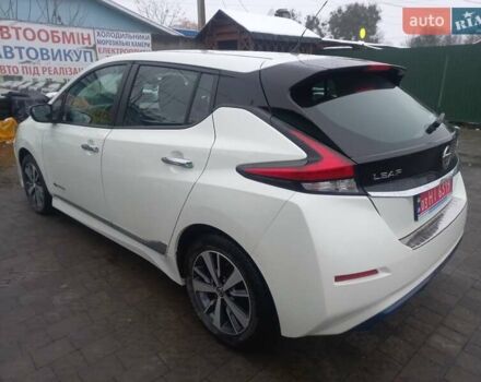 Белый Ниссан Лиф, объемом двигателя 0 л и пробегом 118 тыс. км за 10000 $, фото 4 на Automoto.ua