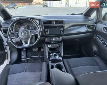 Білий Ніссан Ліф, об'ємом двигуна 0 л та пробігом 135 тис. км за 10900 $, фото 4 на Automoto.ua