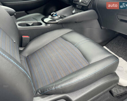 Белый Ниссан Лиф, объемом двигателя 0 л и пробегом 157 тыс. км за 11700 $, фото 35 на Automoto.ua