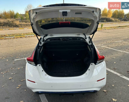 Белый Ниссан Лиф, объемом двигателя 0 л и пробегом 52 тыс. км за 15500 $, фото 17 на Automoto.ua