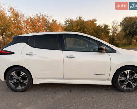 Белый Ниссан Лиф, объемом двигателя 0 л и пробегом 162 тыс. км за 12000 $, фото 1 на Automoto.ua