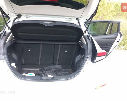 Белый Ниссан Лиф, объемом двигателя 0 л и пробегом 82 тыс. км за 15600 $, фото 31 на Automoto.ua