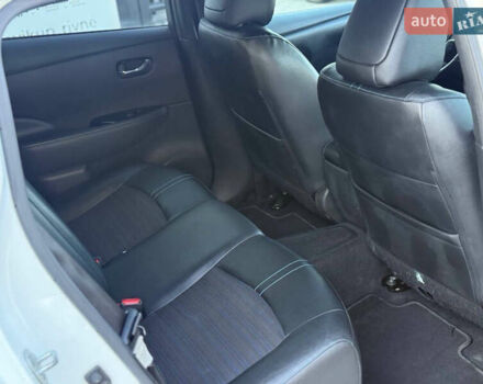 Белый Ниссан Лиф, объемом двигателя 0 л и пробегом 113 тыс. км за 13000 $, фото 6 на Automoto.ua