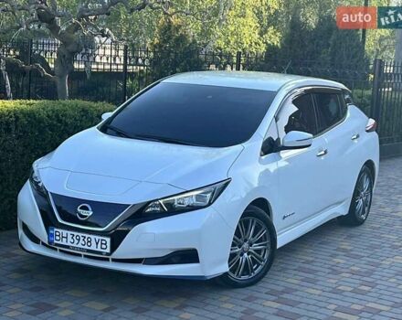 Белый Ниссан Лиф, объемом двигателя 0 л и пробегом 77 тыс. км за 12500 $, фото 5 на Automoto.ua