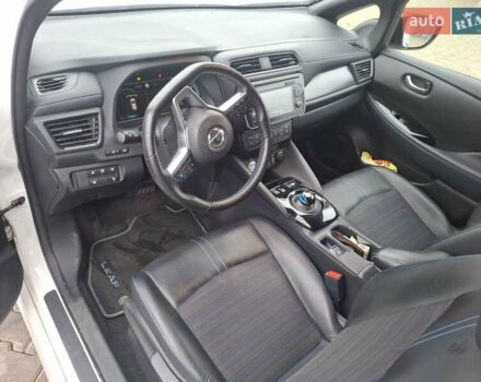 Белый Ниссан Лиф, объемом двигателя 0 л и пробегом 104 тыс. км за 12600 $, фото 5 на Automoto.ua