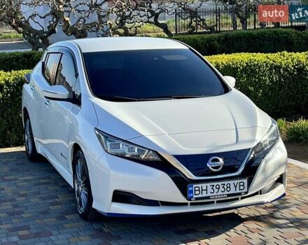 Белый Ниссан Лиф, объемом двигателя 0 л и пробегом 77 тыс. км за 12500 $, фото 1 на Automoto.ua