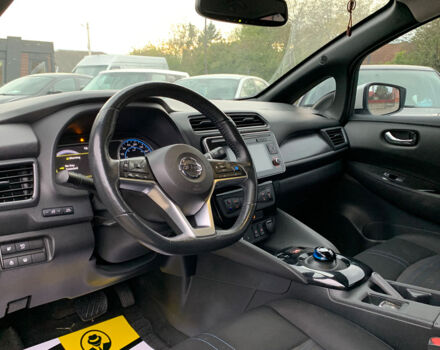 Білий Ніссан Ліф, об'ємом двигуна 40 л та пробігом 80 тис. км за 12800 $, фото 7 на Automoto.ua