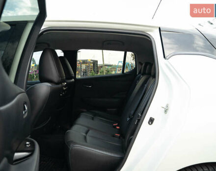 Белый Ниссан Лиф, объемом двигателя 0 л и пробегом 108 тыс. км за 13900 $, фото 23 на Automoto.ua