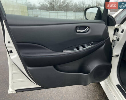 Белый Ниссан Лиф, объемом двигателя 0 л и пробегом 96 тыс. км за 13500 $, фото 16 на Automoto.ua