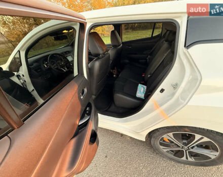 Белый Ниссан Лиф, объемом двигателя 0 л и пробегом 162 тыс. км за 12000 $, фото 9 на Automoto.ua