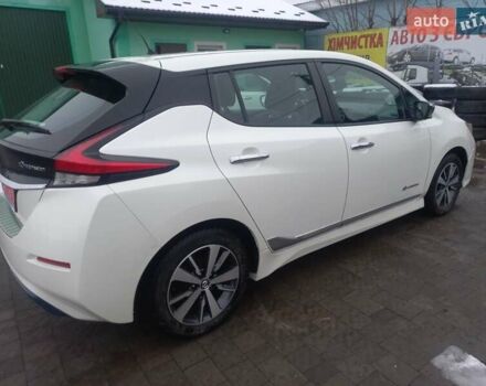 Белый Ниссан Лиф, объемом двигателя 0 л и пробегом 118 тыс. км за 10000 $, фото 3 на Automoto.ua