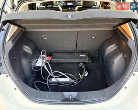 Белый Ниссан Лиф, объемом двигателя 0 л и пробегом 162 тыс. км за 12000 $, фото 8 на Automoto.ua