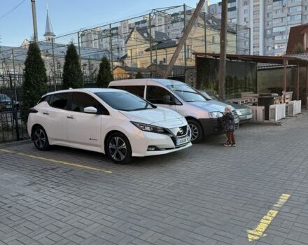 Белый Ниссан Лиф, объемом двигателя 0 л и пробегом 97 тыс. км за 11000 $, фото 3 на Automoto.ua