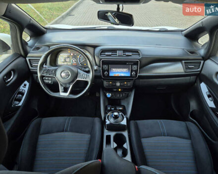 Белый Ниссан Лиф, объемом двигателя 0 л и пробегом 105 тыс. км за 10800 $, фото 5 на Automoto.ua