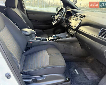 Білий Ніссан Ліф, об'ємом двигуна 0 л та пробігом 67 тис. км за 11500 $, фото 31 на Automoto.ua