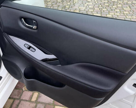 Белый Ниссан Лиф, объемом двигателя 0 л и пробегом 51 тыс. км за 12500 $, фото 30 на Automoto.ua