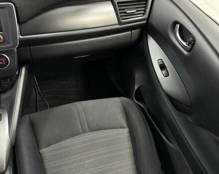 Белый Ниссан Лиф, объемом двигателя 0 л и пробегом 74 тыс. км за 12500 $, фото 23 на Automoto.ua