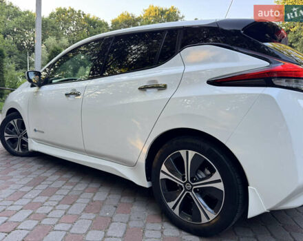 Білий Ніссан Ліф, об'ємом двигуна 0 л та пробігом 135 тис. км за 12150 $, фото 60 на Automoto.ua