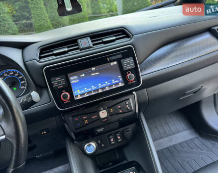 Білий Ніссан Ліф, об'ємом двигуна 0 л та пробігом 135 тис. км за 12150 $, фото 76 на Automoto.ua