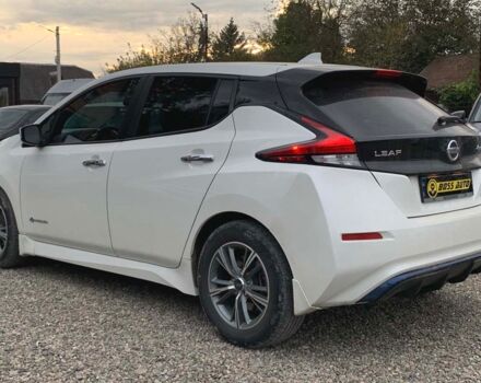 Білий Ніссан Ліф, об'ємом двигуна 40 л та пробігом 80 тис. км за 12800 $, фото 3 на Automoto.ua