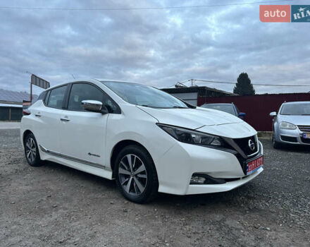 Білий Ніссан Ліф, об'ємом двигуна 0 л та пробігом 181 тис. км за 9800 $, фото 1 на Automoto.ua