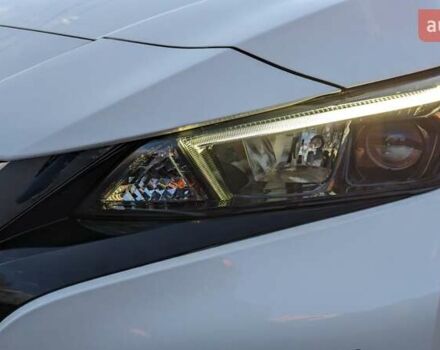 Белый Ниссан Лиф, объемом двигателя 0 л и пробегом 60 тыс. км за 14900 $, фото 2 на Automoto.ua