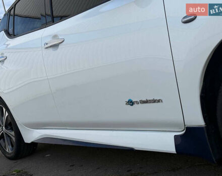 Білий Ніссан Ліф, об'ємом двигуна 0 л та пробігом 67 тис. км за 11500 $, фото 16 на Automoto.ua