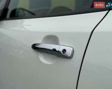 Белый Ниссан Лиф, объемом двигателя 0 л и пробегом 157 тыс. км за 11700 $, фото 20 на Automoto.ua