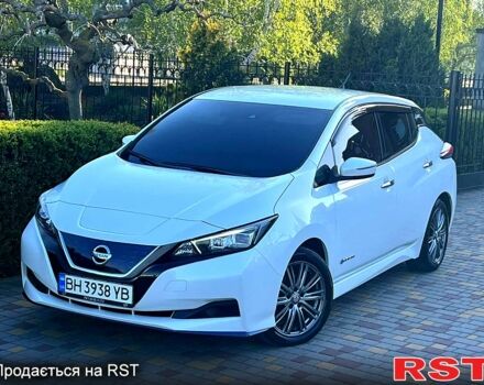 Белый Ниссан Лиф, объемом двигателя 0 л и пробегом 77 тыс. км за 12500 $, фото 1 на Automoto.ua