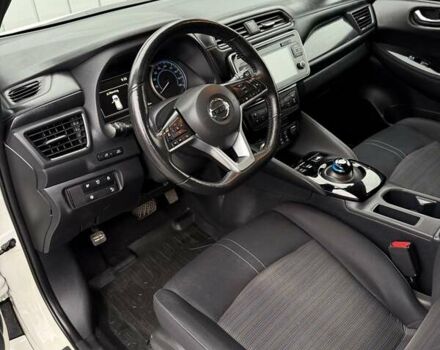 Белый Ниссан Лиф, объемом двигателя 0 л и пробегом 92 тыс. км за 12500 $, фото 15 на Automoto.ua