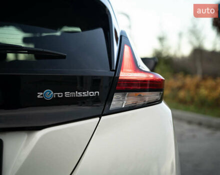 Белый Ниссан Лиф, объемом двигателя 0 л и пробегом 108 тыс. км за 13900 $, фото 17 на Automoto.ua