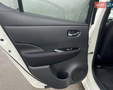 Белый Ниссан Лиф, объемом двигателя 0 л и пробегом 96 тыс. км за 13500 $, фото 19 на Automoto.ua