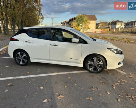 Белый Ниссан Лиф, объемом двигателя 0 л и пробегом 52 тыс. км за 15500 $, фото 4 на Automoto.ua