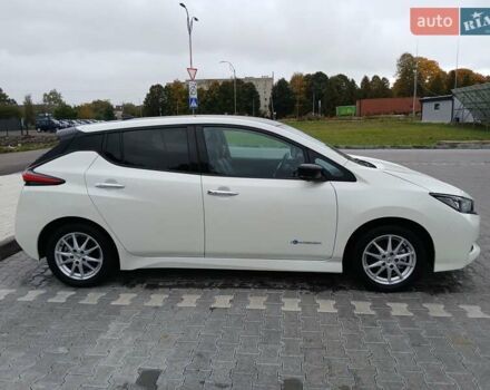 Белый Ниссан Лиф, объемом двигателя 0 л и пробегом 135 тыс. км за 12799 $, фото 7 на Automoto.ua