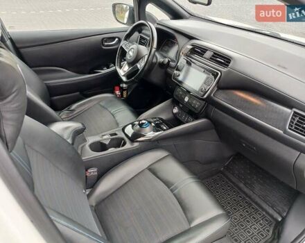 Белый Ниссан Лиф, объемом двигателя 0 л и пробегом 135 тыс. км за 12799 $, фото 22 на Automoto.ua