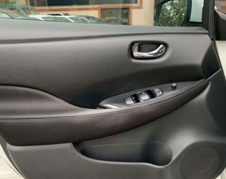 Білий Ніссан Ліф, об'ємом двигуна 40 л та пробігом 80 тис. км за 12800 $, фото 6 на Automoto.ua