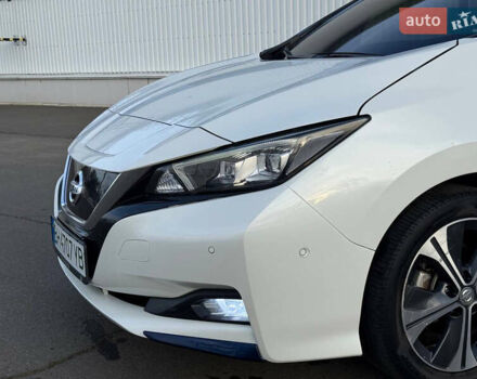 Білий Ніссан Ліф, об'ємом двигуна 0 л та пробігом 67 тис. км за 11500 $, фото 2 на Automoto.ua