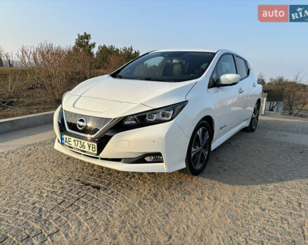 Белый Ниссан Лиф, объемом двигателя 0 л и пробегом 140 тыс. км за 13850 $, фото 2 на Automoto.ua