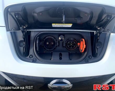 Білий Ніссан Ліф, об'ємом двигуна 0 л та пробігом 140 тис. км за 13000 $, фото 7 на Automoto.ua