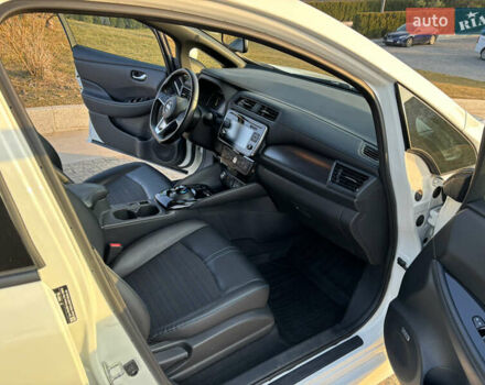 Белый Ниссан Лиф, объемом двигателя 0 л и пробегом 140 тыс. км за 13850 $, фото 14 на Automoto.ua