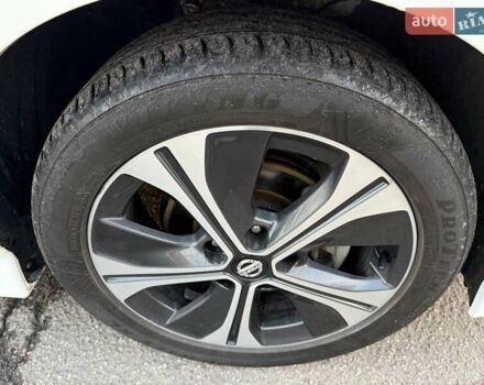 Белый Ниссан Лиф, объемом двигателя 0 л и пробегом 124 тыс. км за 11600 $, фото 5 на Automoto.ua