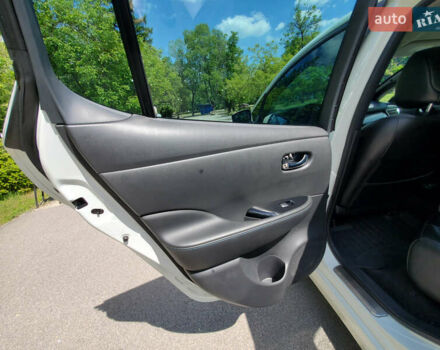 Білий Ніссан Ліф, об'ємом двигуна 0 л та пробігом 38 тис. км за 18300 $, фото 19 на Automoto.ua