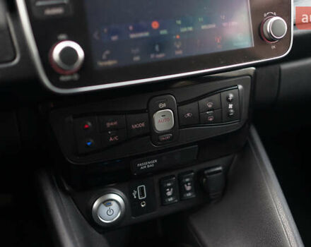 Белый Ниссан Лиф, объемом двигателя 0 л и пробегом 106 тыс. км за 16500 $, фото 23 на Automoto.ua