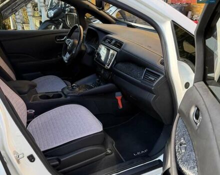 Білий Ніссан Ліф, об'ємом двигуна 0 л та пробігом 118 тис. км за 15000 $, фото 28 на Automoto.ua