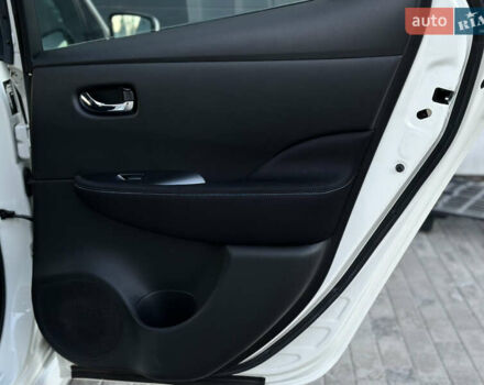 Белый Ниссан Лиф, объемом двигателя 0 л и пробегом 35 тыс. км за 12700 $, фото 41 на Automoto.ua