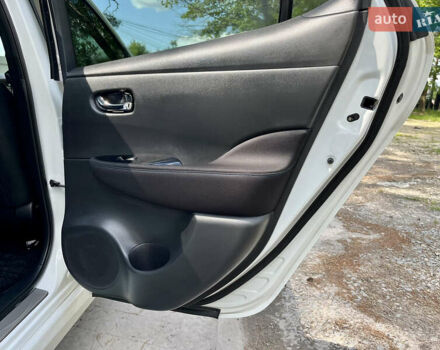 Білий Ніссан Ліф, об'ємом двигуна 0 л та пробігом 22 тис. км за 15000 $, фото 26 на Automoto.ua