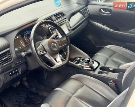 Белый Ниссан Лиф, объемом двигателя 0 л и пробегом 120 тыс. км за 12500 $, фото 42 на Automoto.ua