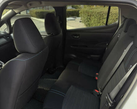 Белый Ниссан Лиф, объемом двигателя 0 л и пробегом 149 тыс. км за 15500 $, фото 16 на Automoto.ua