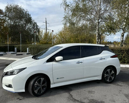 Белый Ниссан Лиф, объемом двигателя 0 л и пробегом 149 тыс. км за 15500 $, фото 6 на Automoto.ua